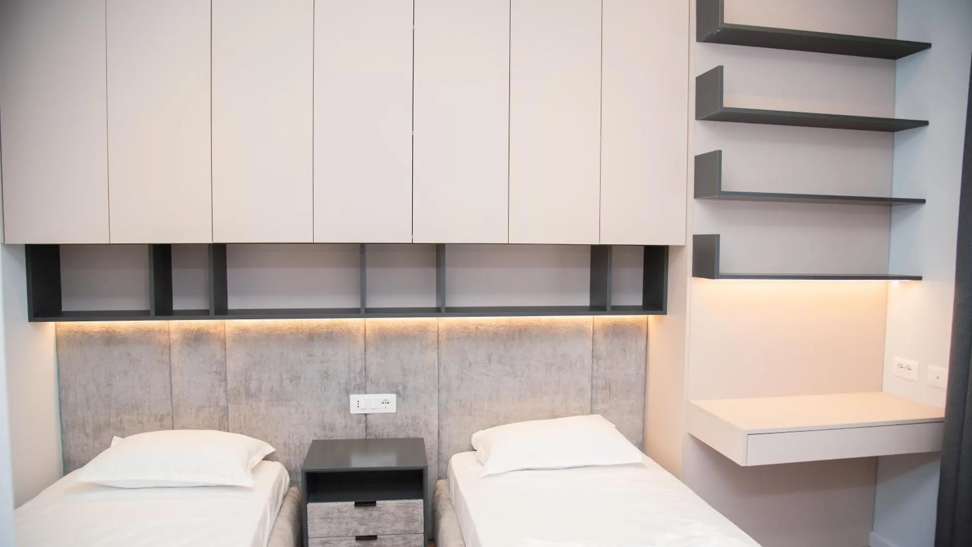 Tani Apartment Tirana 0*,